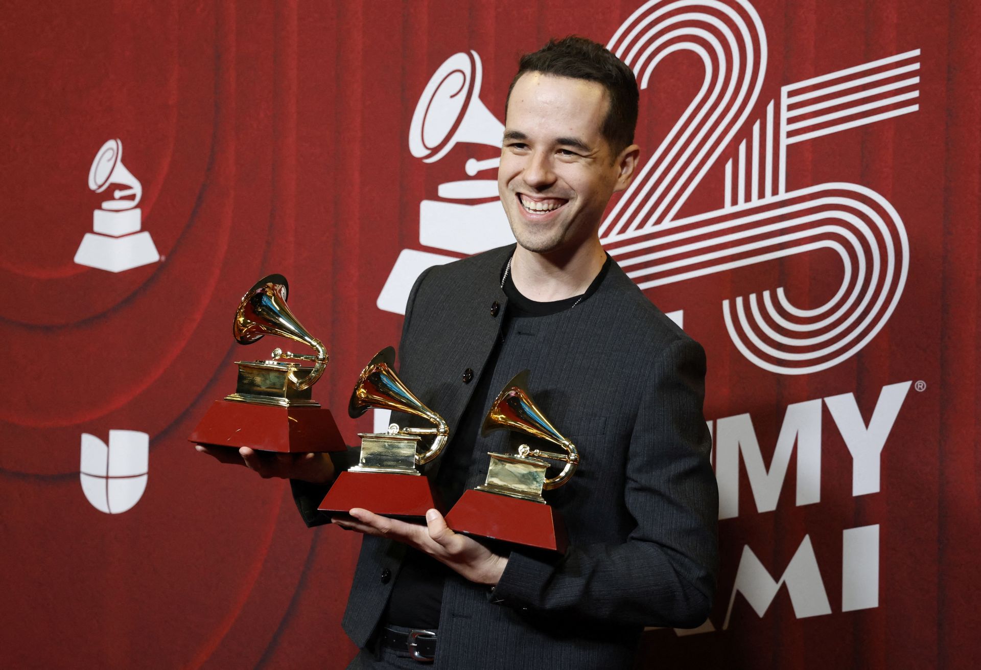 Música y mucho estilo: las mejores imágenes de los Grammy Latinos 2024