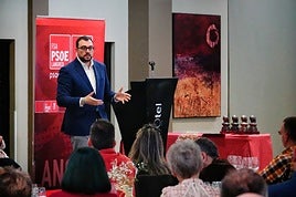 El presidente del Principado, Adrián Barbón, en el acto del 127 aniversario del PSOE de Langreo.