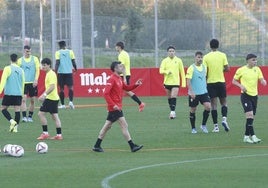 Rubén Albés, durante un entrenamiento con el Sporting.