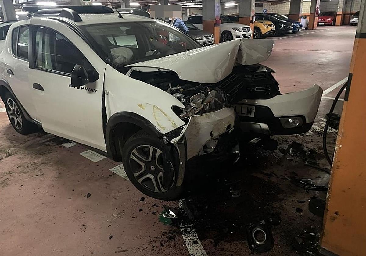 El conductor tuvo que ser excarcelado del vehículo.