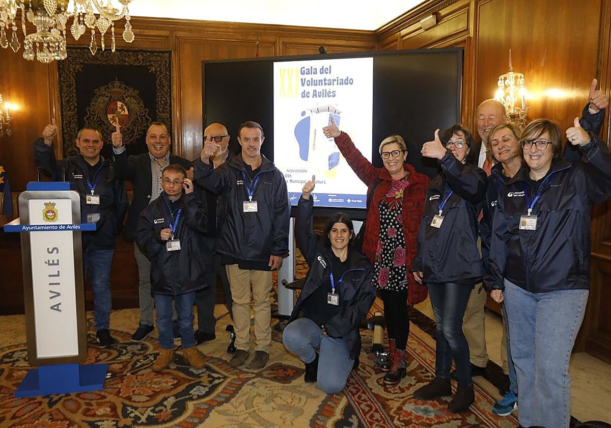 Recepción en el Ayuntamiento de Avilés a quienes serán galardonados en la Gala del Voluntariado.