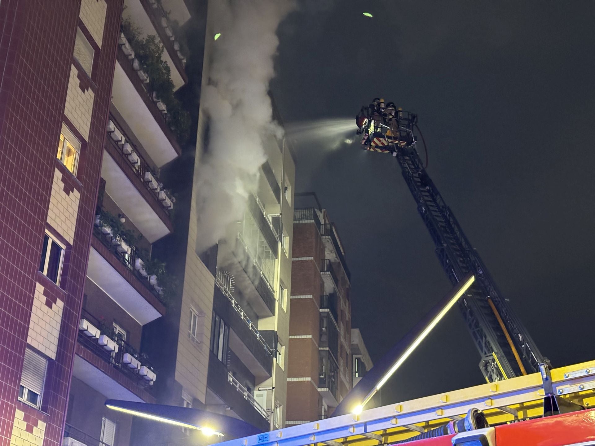 Incendio en un piso de la avenida de la Constitución de Gijón