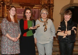 Aridane Cuevas, Esther Crespo y Ángeles Pollo entregan el Premio Pasionaria a la actriz y cantante Ana Belén