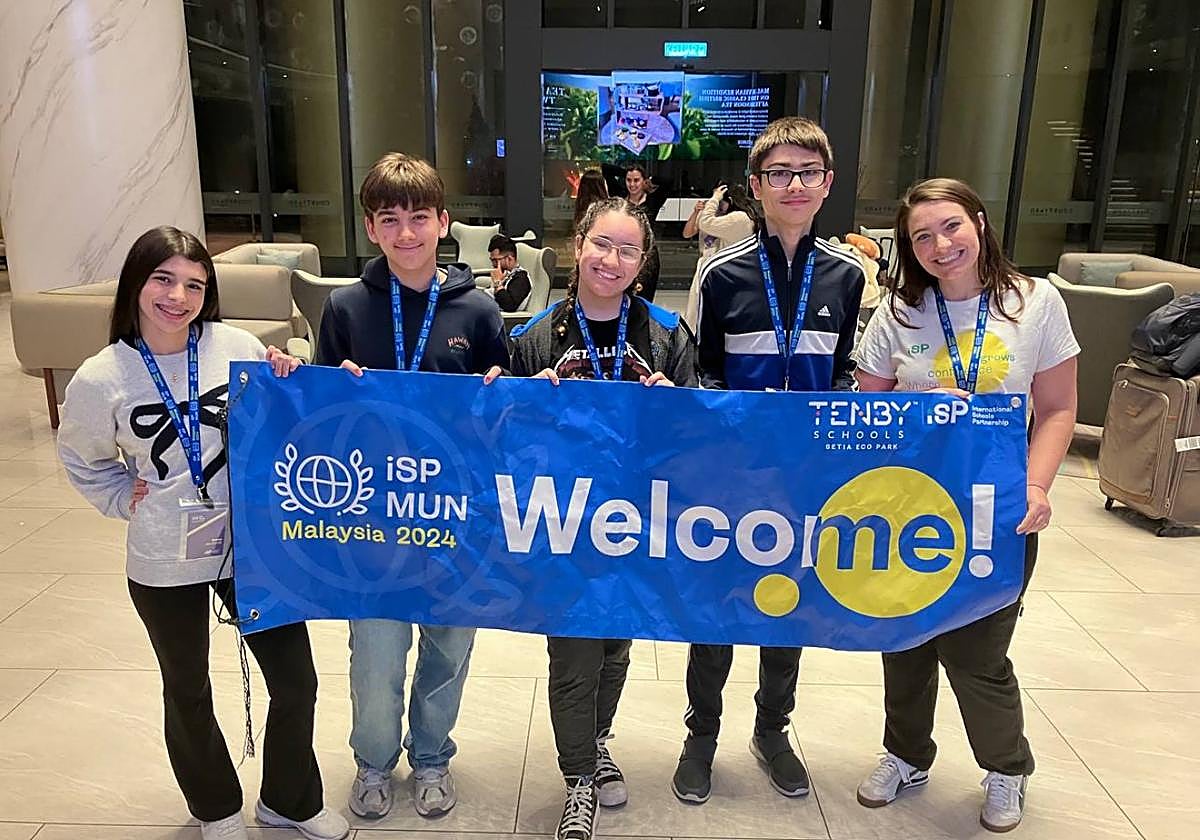 Alumnos del Palacio de Granda, en Malasia.