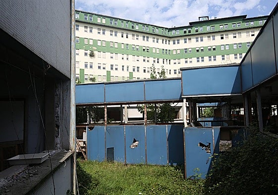 Los derribos en el antiguo HUCA comenzarán a principios de año.