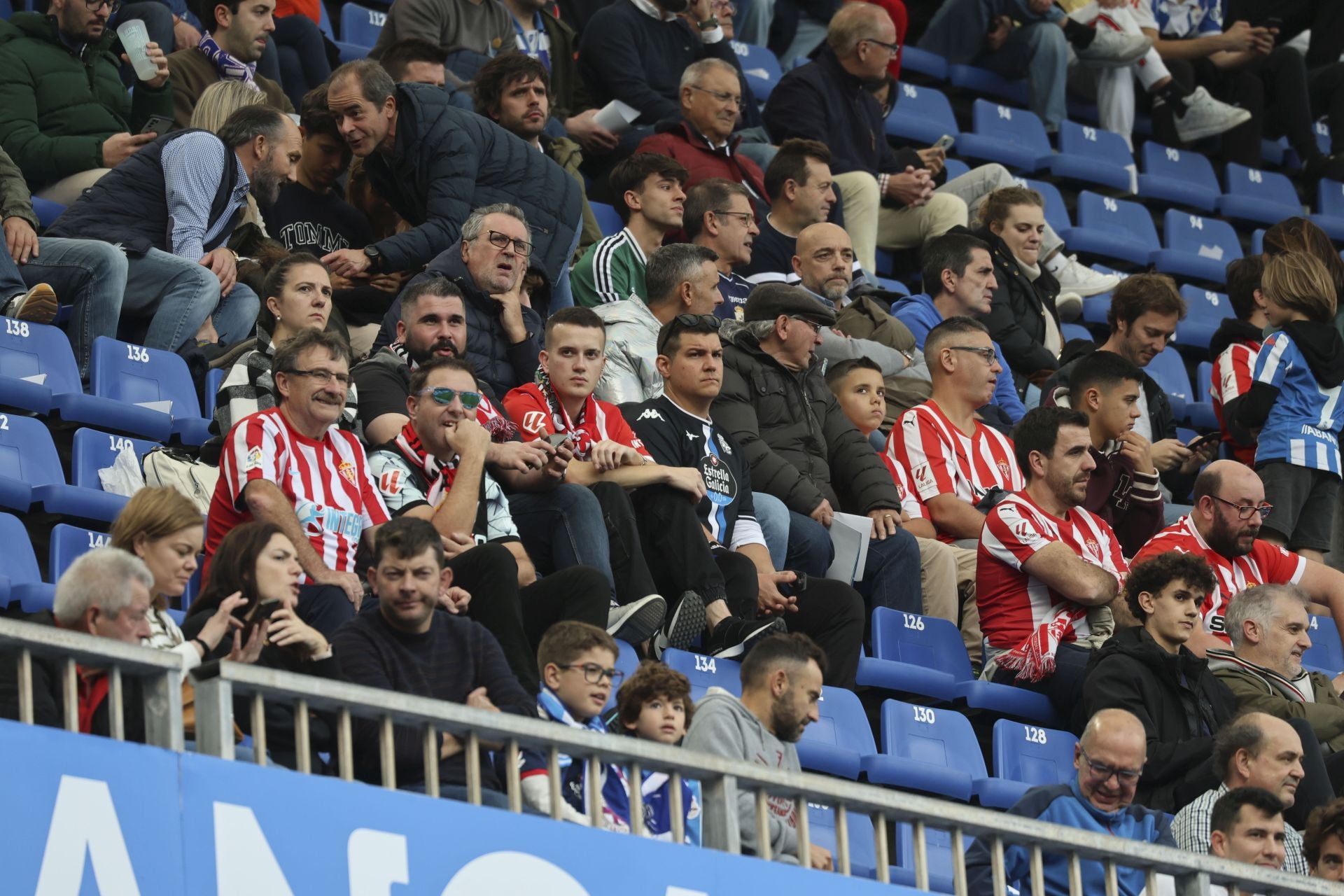 ¿Estuviste en Riazor animando al Sporting? ¡Búscate!