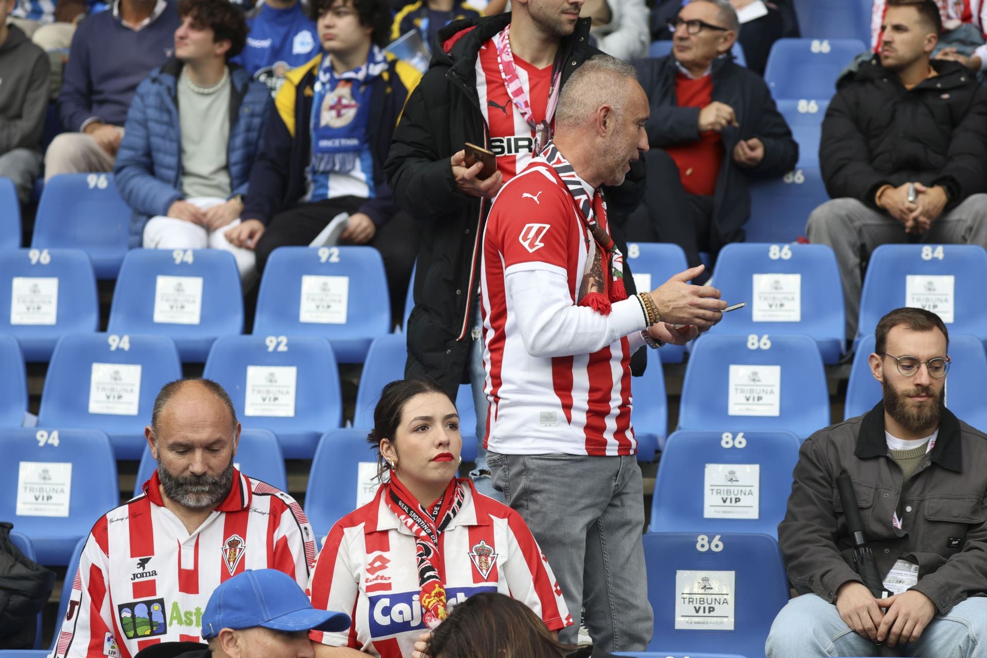 ¿Estuviste en Riazor animando al Sporting? ¡Búscate!