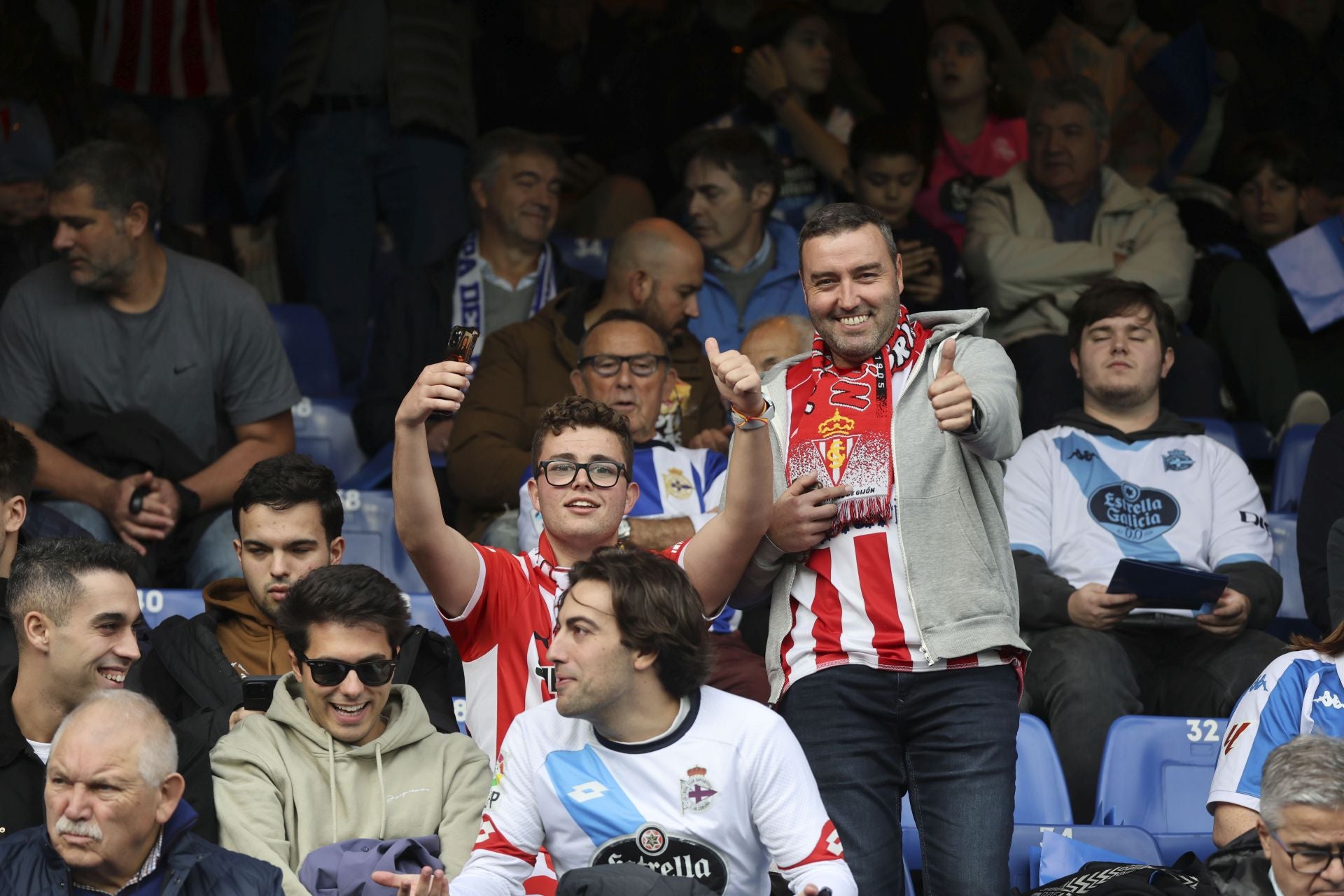 ¿Estuviste en Riazor animando al Sporting? ¡Búscate!