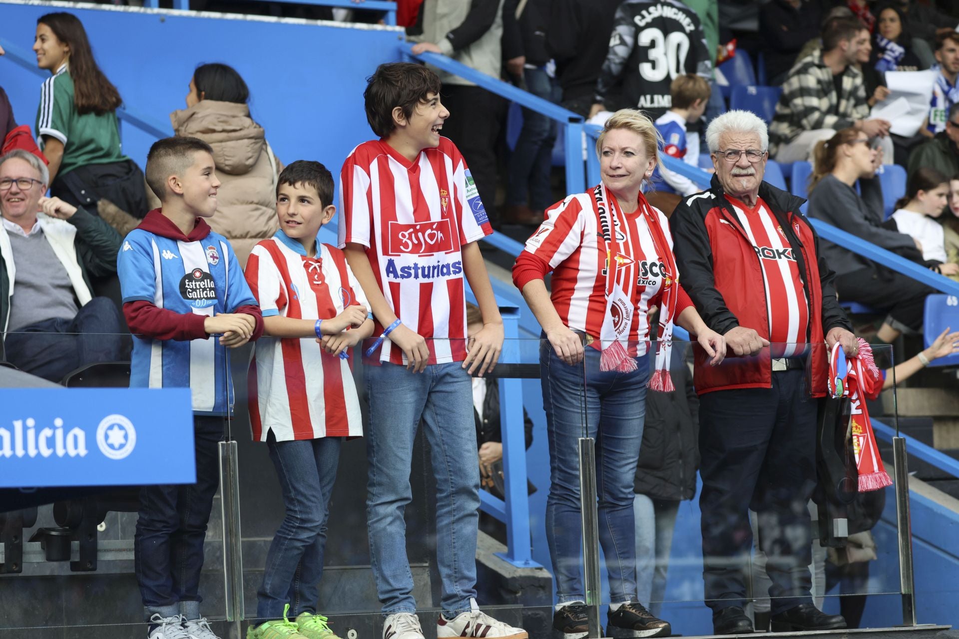 ¿Estuviste en Riazor animando al Sporting? ¡Búscate!