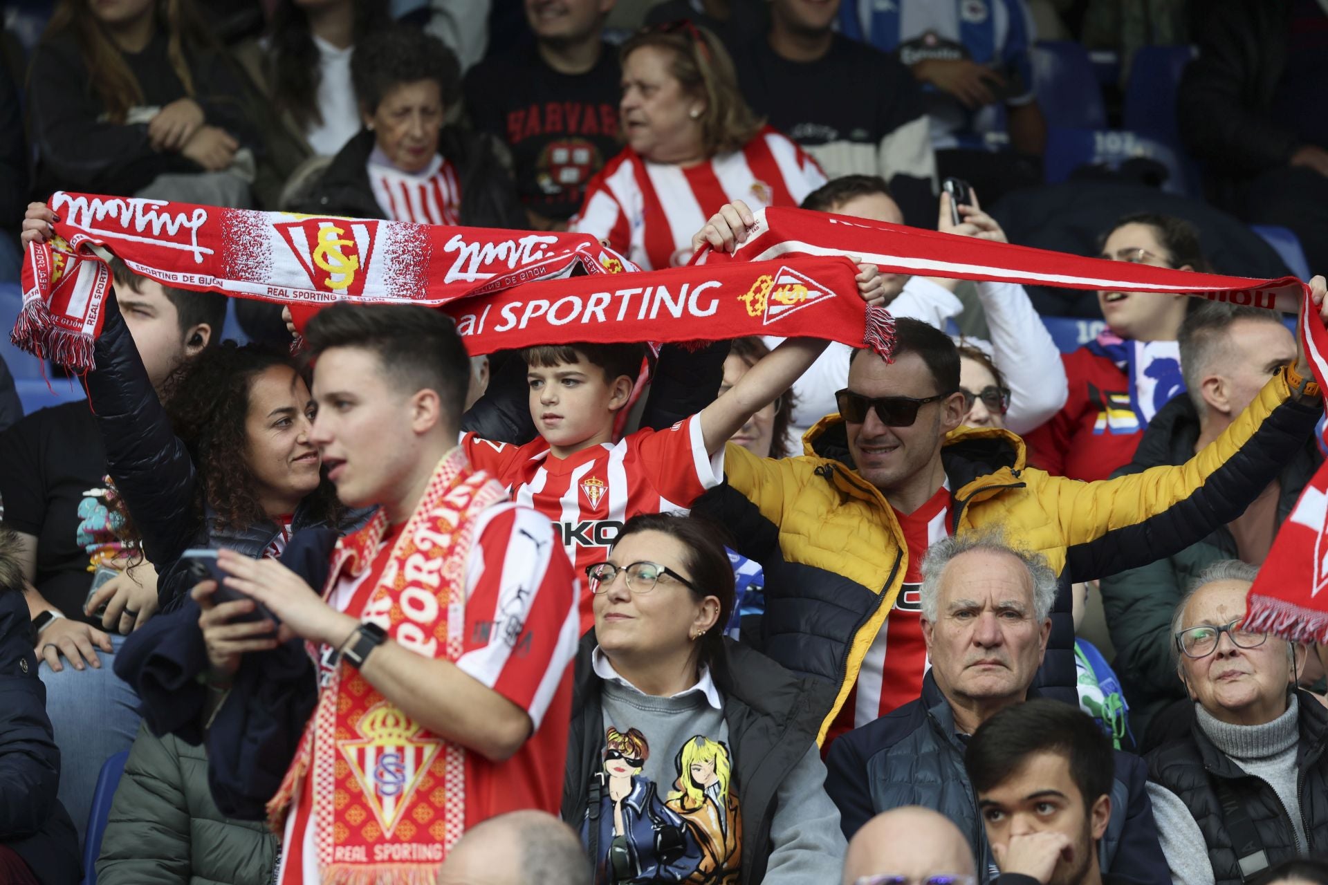 ¿Estuviste en Riazor animando al Sporting? ¡Búscate!