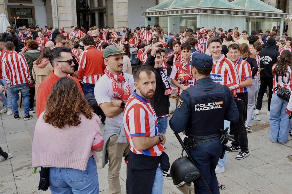 La &#039;Mareona&#039; pone el ambiente antes del Deportivo de La Coruña-Sporting de Gijón