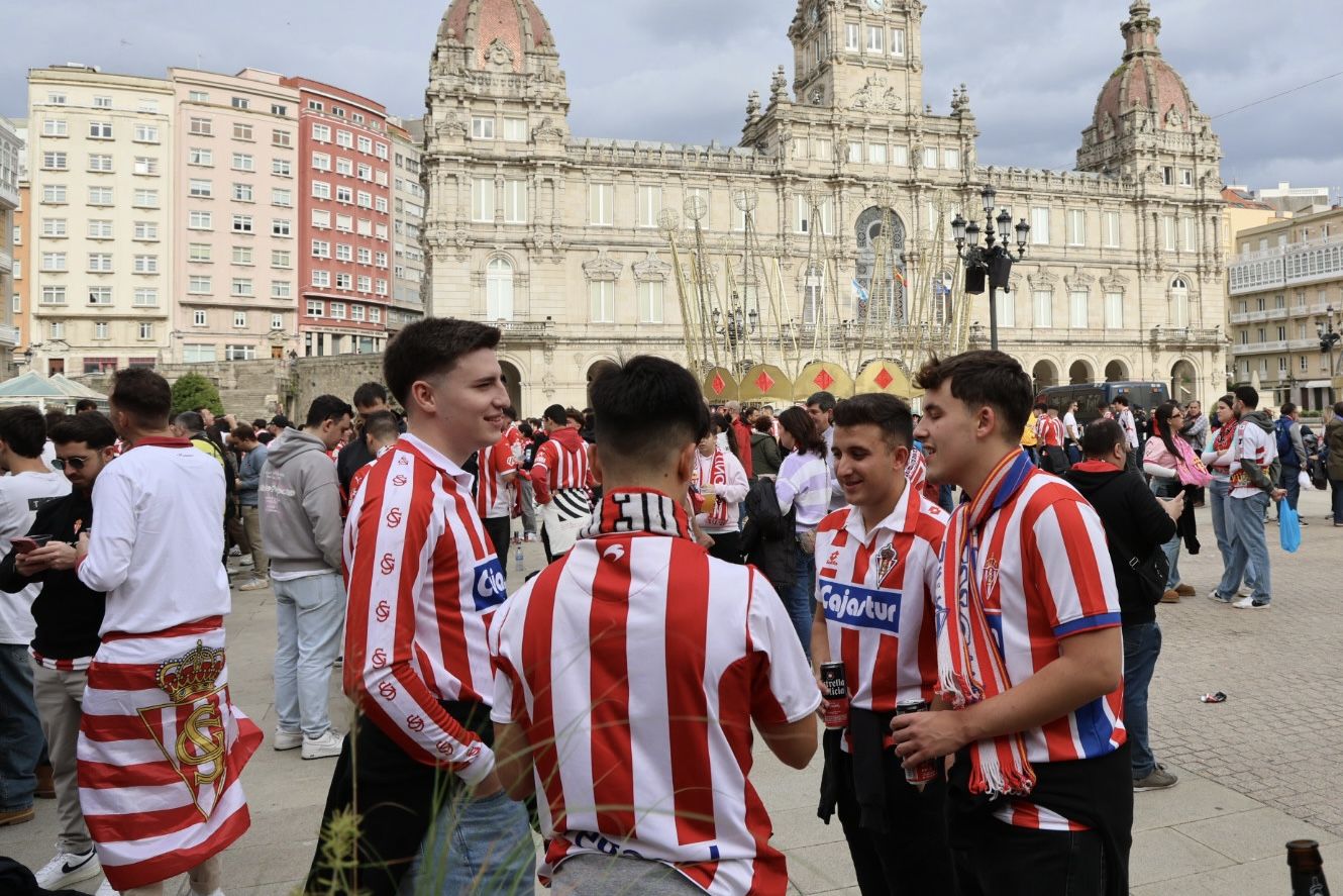 La &#039;Mareona&#039; pone el ambiente antes del Deportivo de La Coruña-Sporting de Gijón