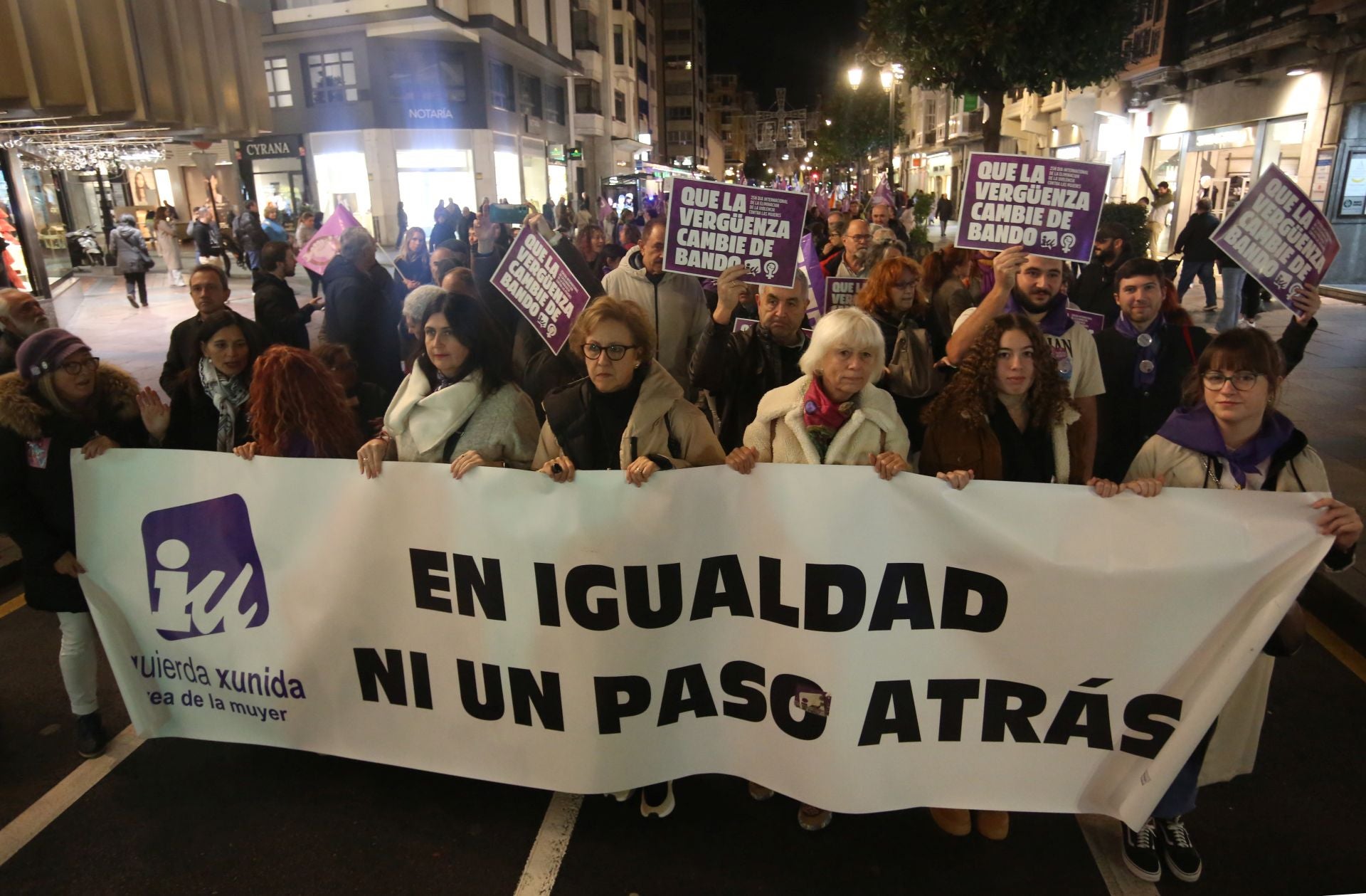 Las calles de Oviedo se llenan por la eliminación de la violencia contra las mujeres