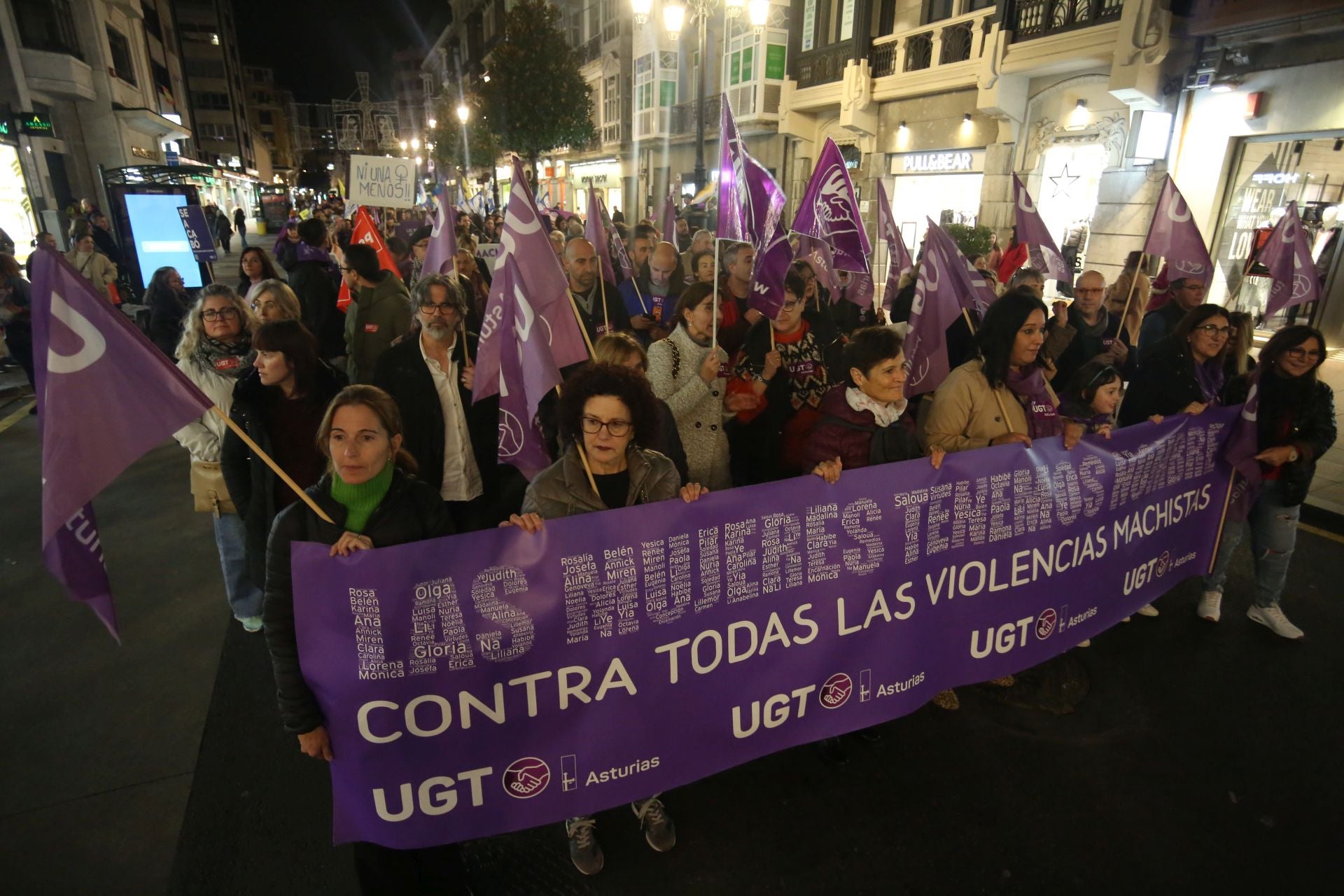 Las calles de Oviedo se llenan por la eliminación de la violencia contra las mujeres