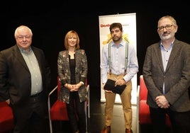 Ángel de la Fuente, director de FEDEA; Ana Cárcaba, exconsejera de Hacienda del Principado; Eduardo Paneque, moderador, y Carlos Martín, portavoz de economía y hacienda de Sumar.