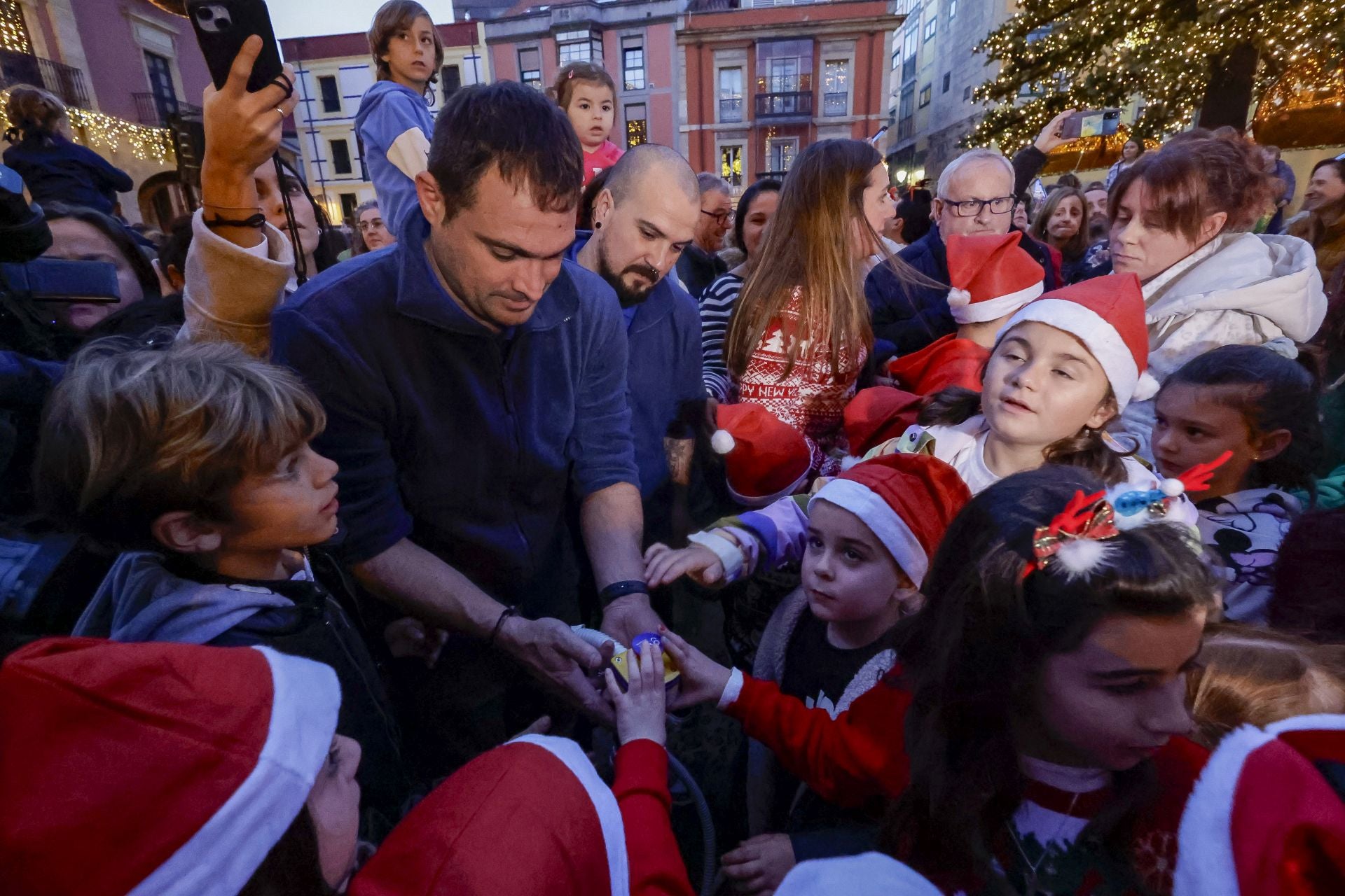 Gijón recibe la Navidad más luminosa