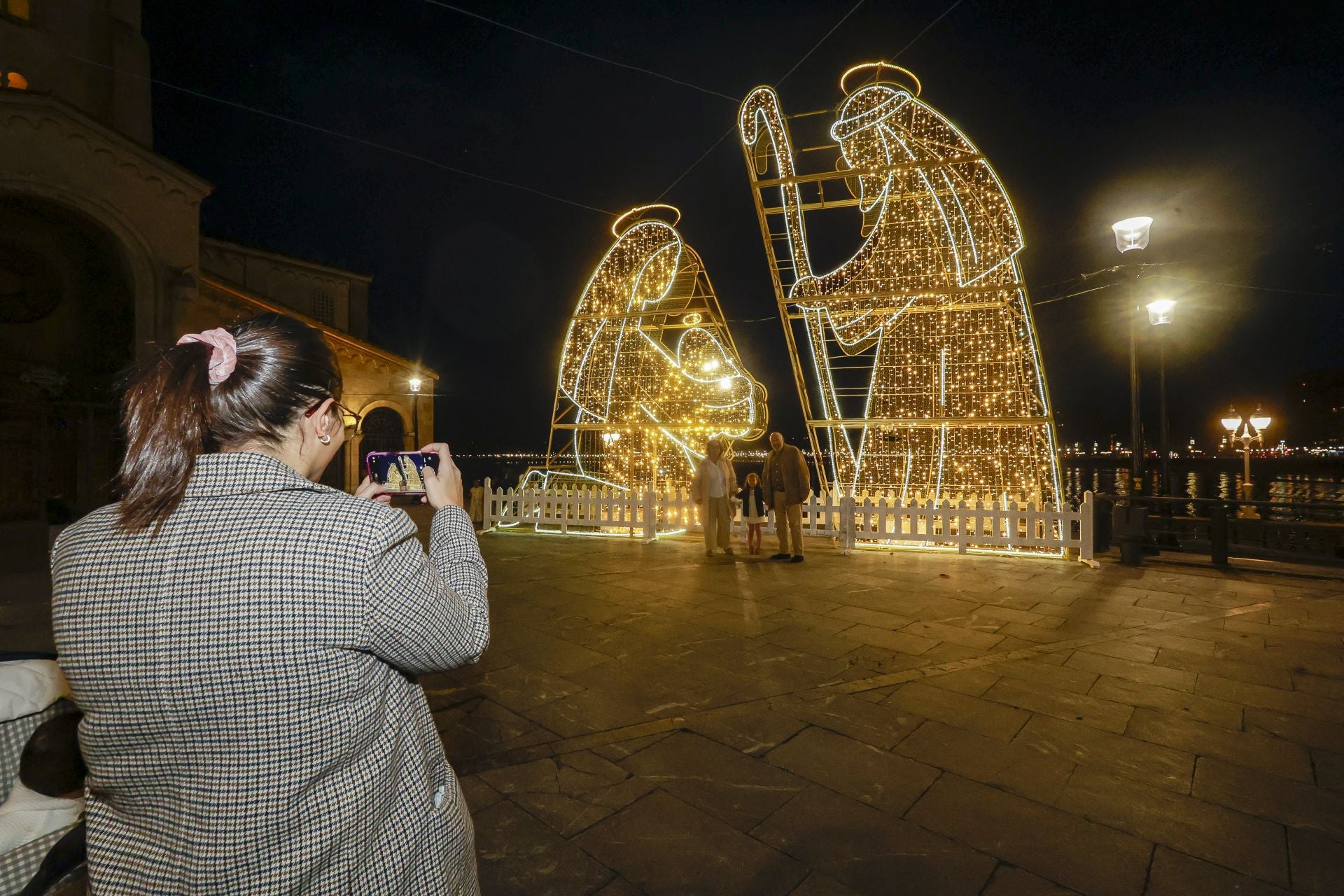 Gijón recibe la Navidad más luminosa