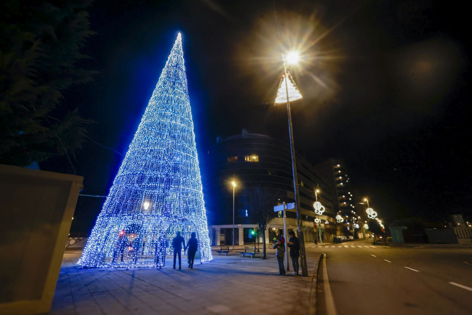 Gijón recibe la Navidad más luminosa