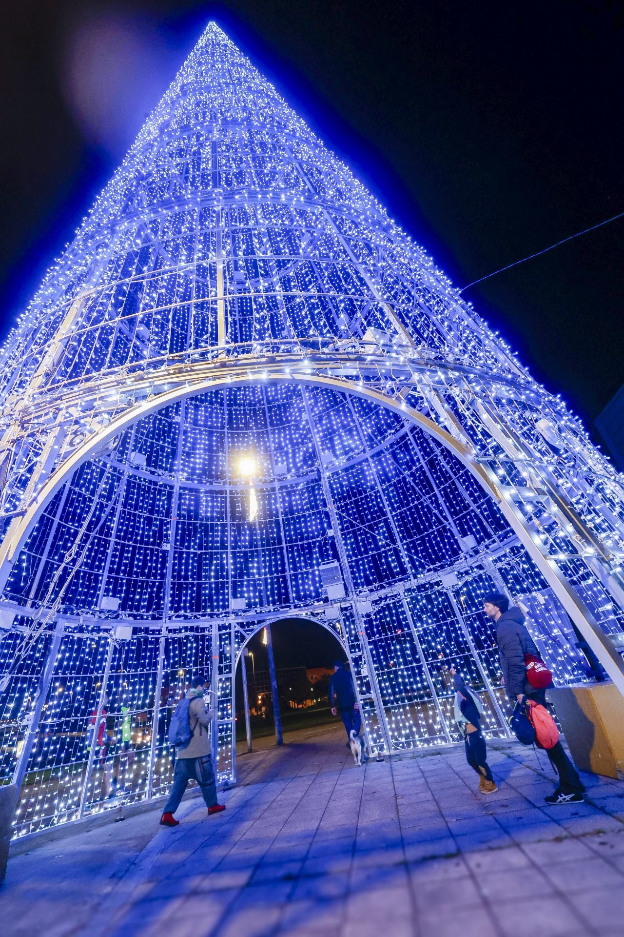 Gijón recibe la Navidad más luminosa