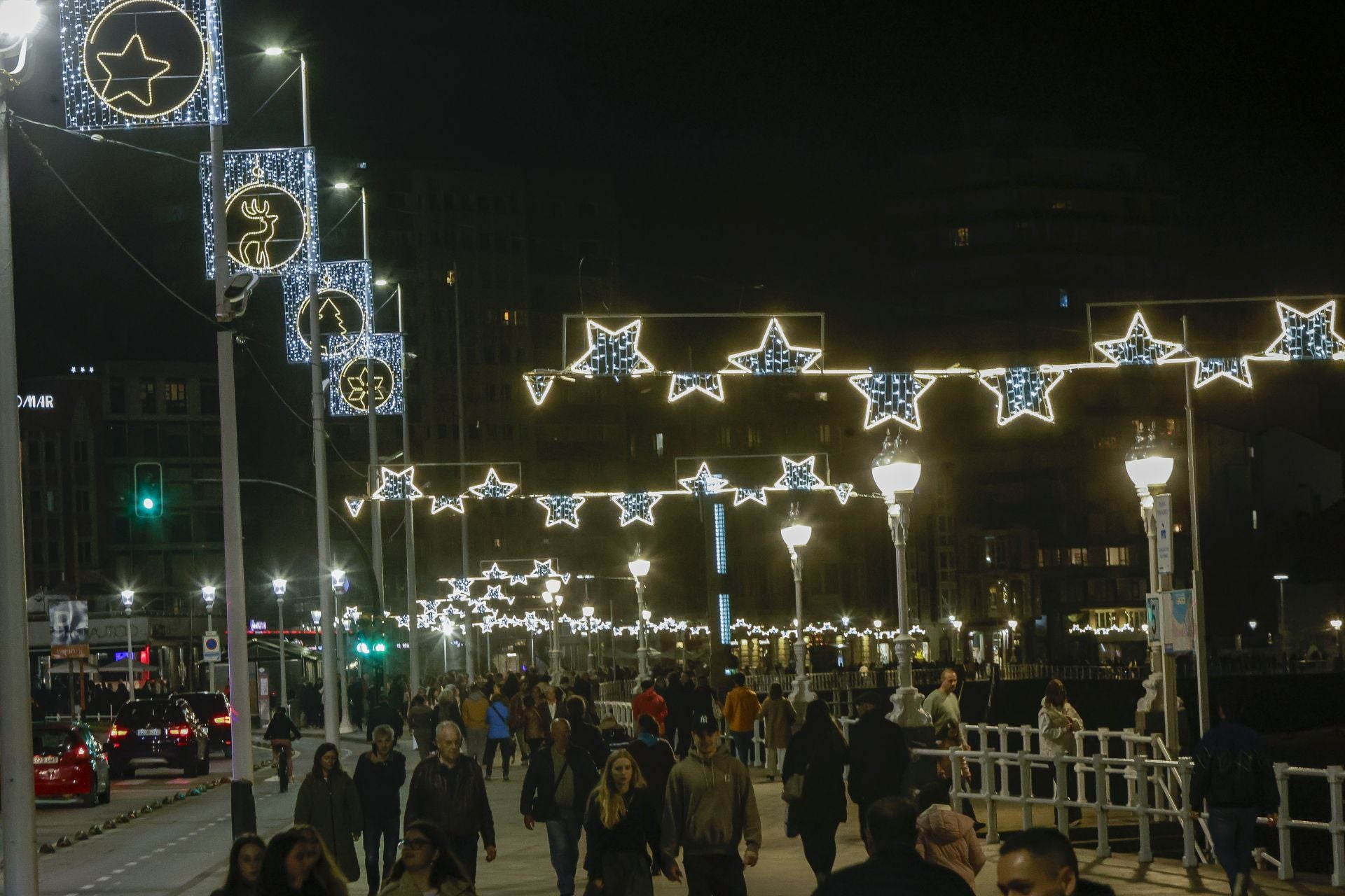 Gijón recibe la Navidad más luminosa