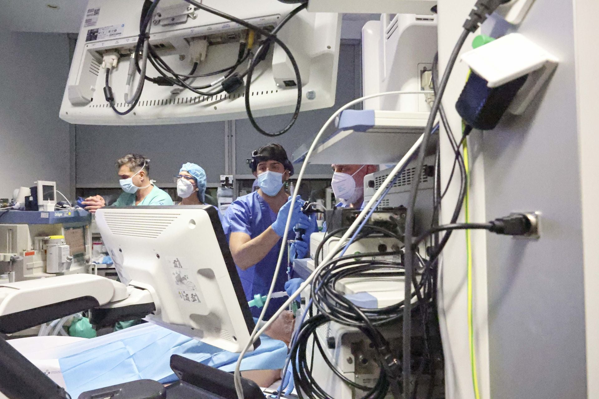 Una nueva técnica de biopsias por congelación de Asturias al mundo: las imágenes de la operación en el HUCA