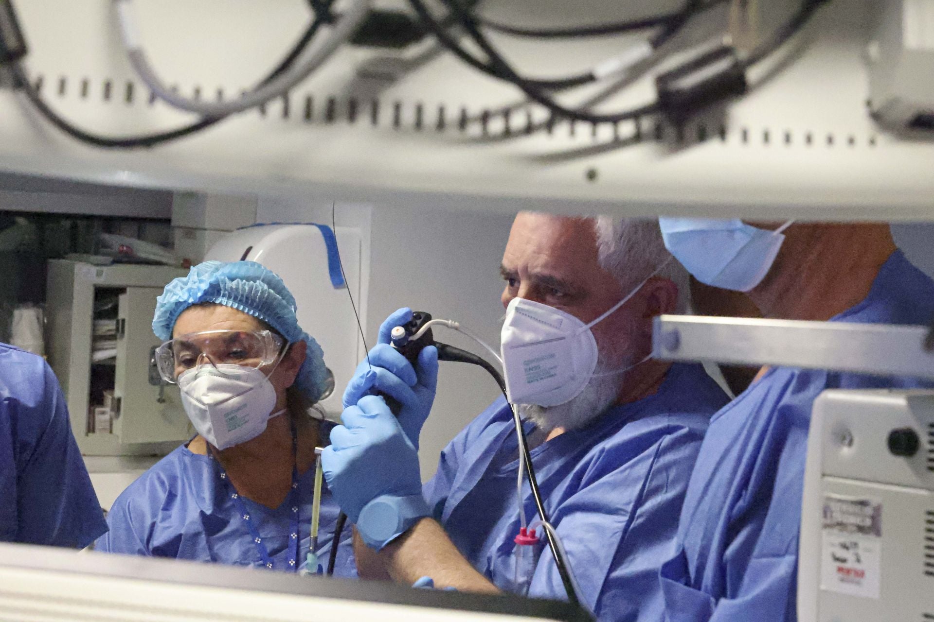 Una nueva técnica de biopsias por congelación de Asturias al mundo: las imágenes de la operación en el HUCA