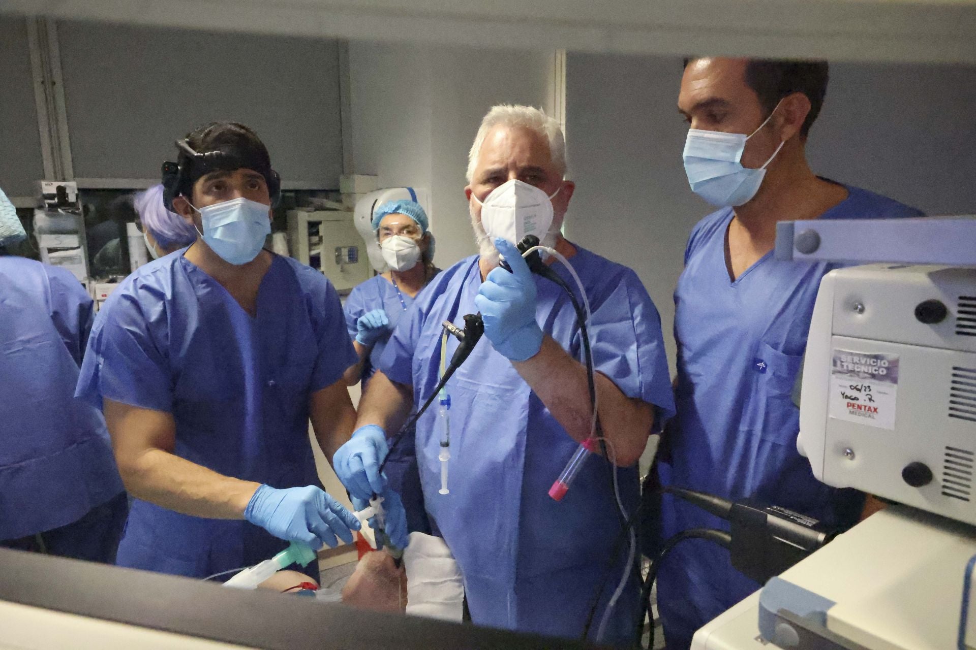 Una nueva técnica de biopsias por congelación de Asturias al mundo: las imágenes de la operación en el HUCA