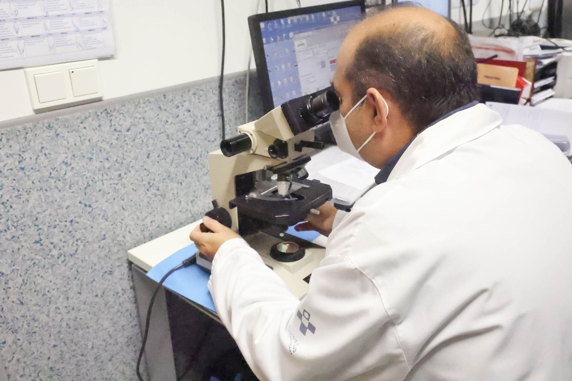 Una nueva técnica de biopsias por congelación de Asturias al mundo: las imágenes de la operación en el HUCA