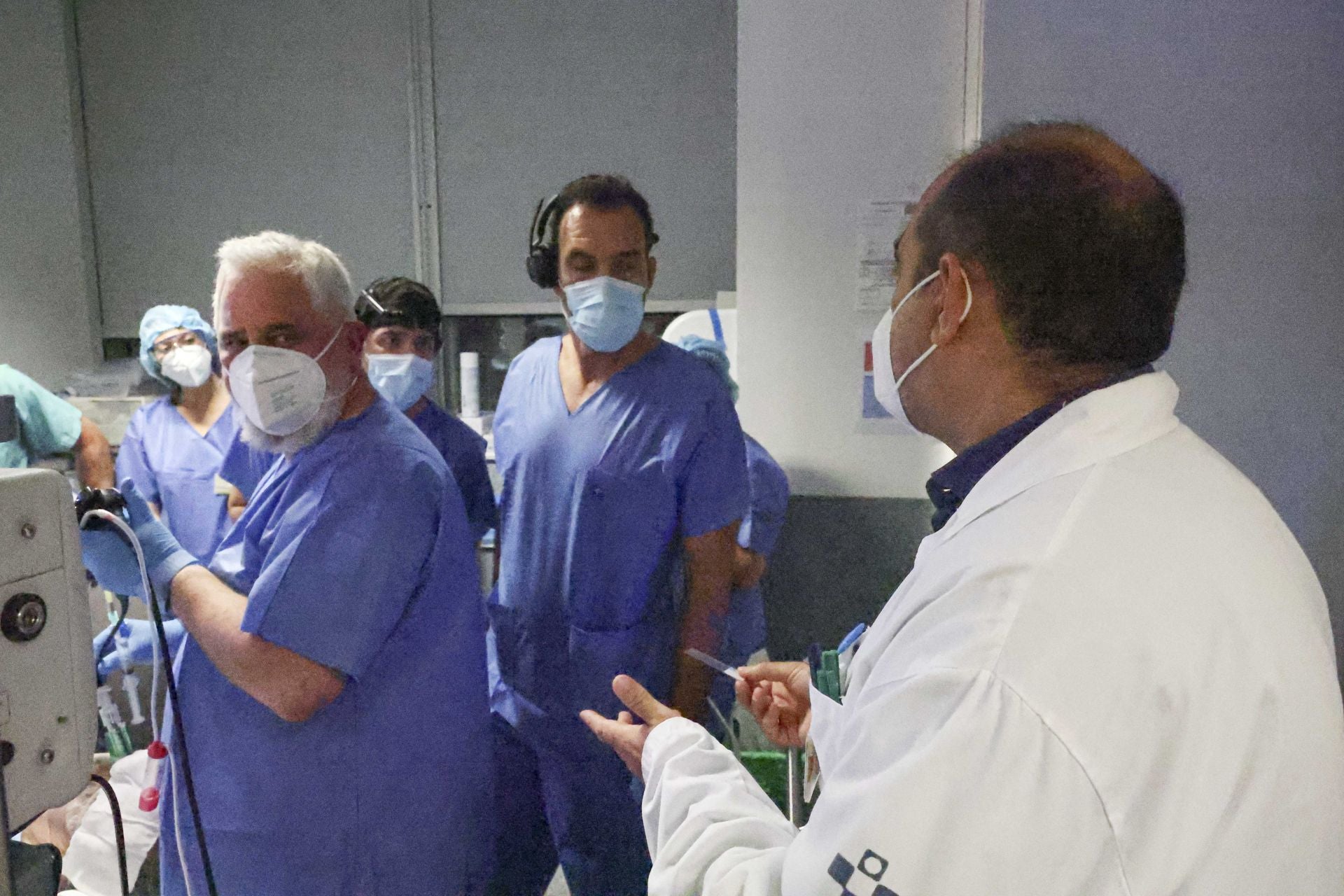 Una nueva técnica de biopsias por congelación de Asturias al mundo: las imágenes de la operación en el HUCA