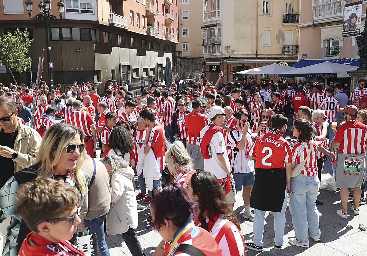 Aficionados rojiblancos, en la previa del Racing de Santander-Sporting del pasado mes de septiembre.