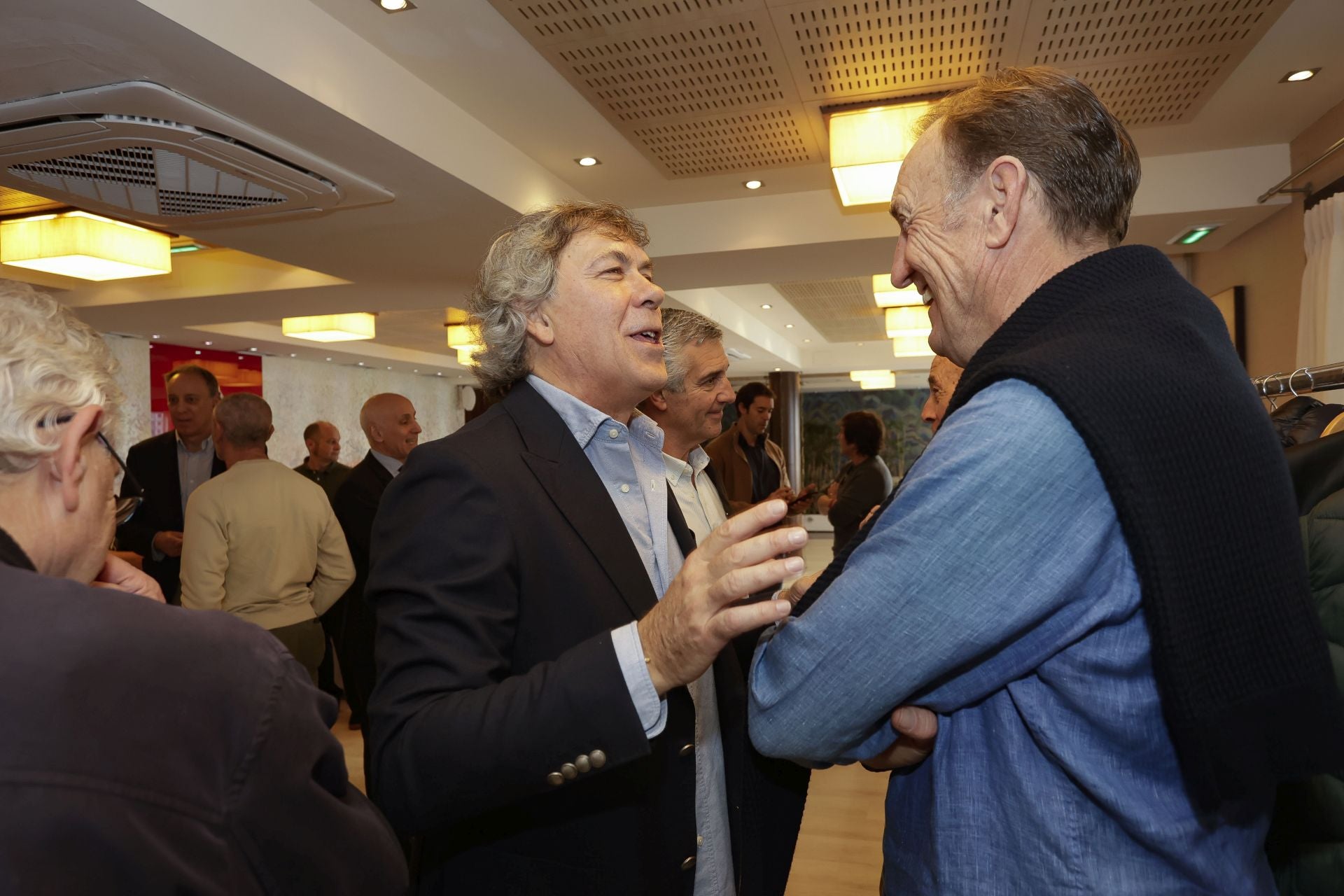 Roberto Canella, leyenda rojiblanca: así recibió la insignia de oro de los veteranos del Sporting