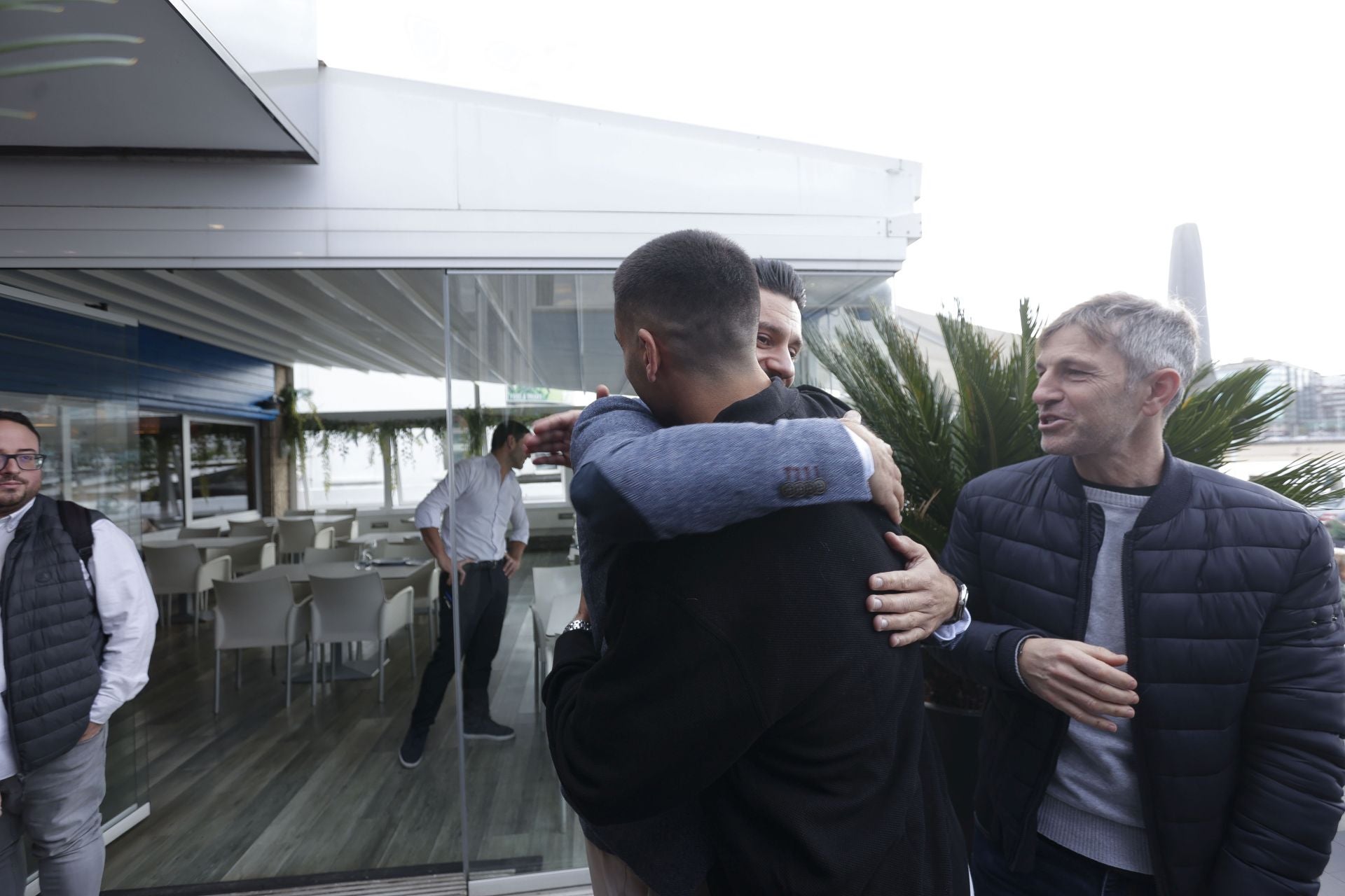 Roberto Canella, leyenda rojiblanca: así recibió la insignia de oro de los veteranos del Sporting
