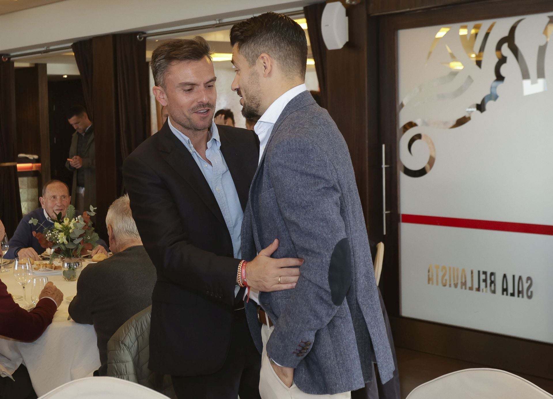 Roberto Canella, leyenda rojiblanca: así recibió la insignia de oro de los veteranos del Sporting