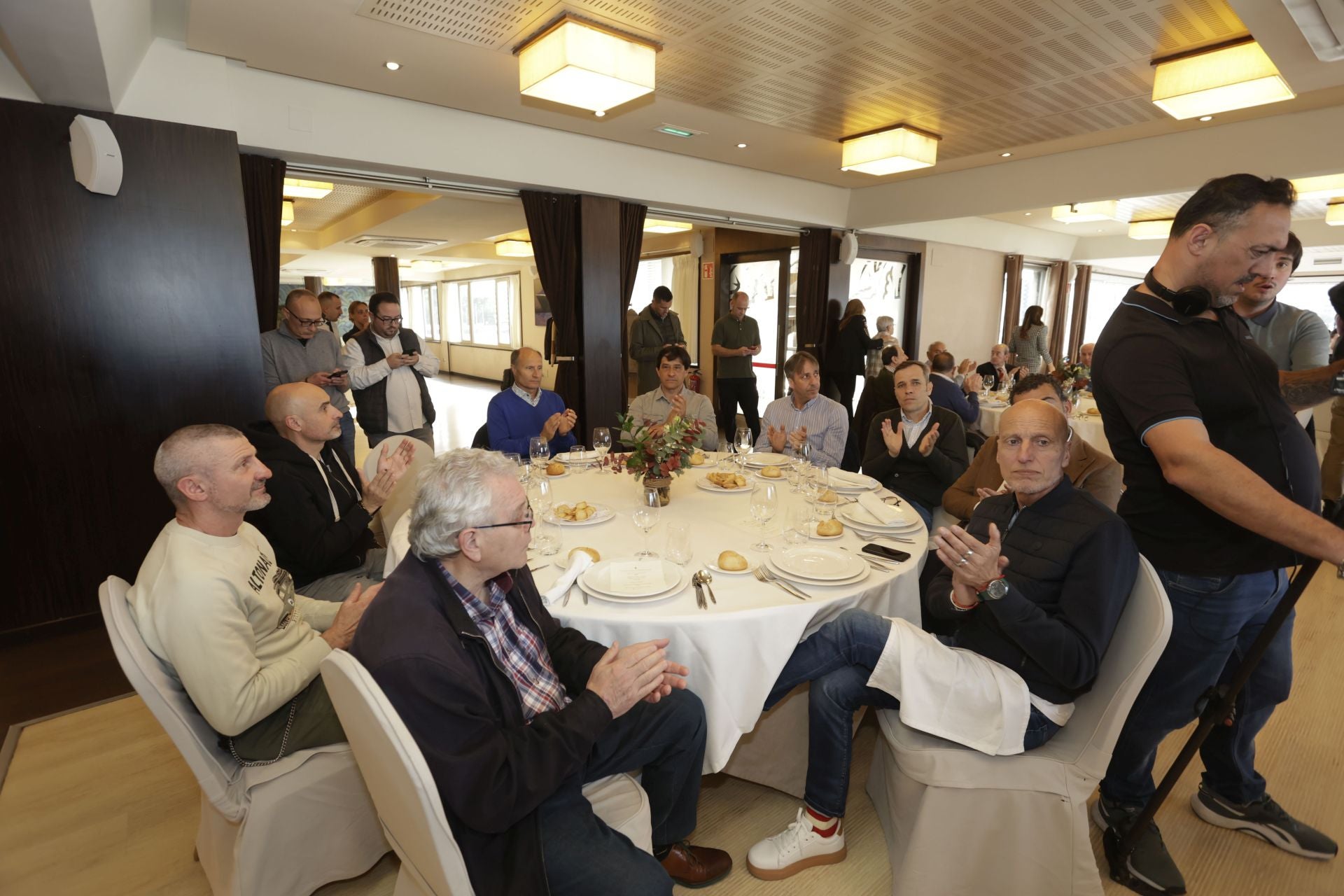 Roberto Canella, leyenda rojiblanca: así recibió la insignia de oro de los veteranos del Sporting
