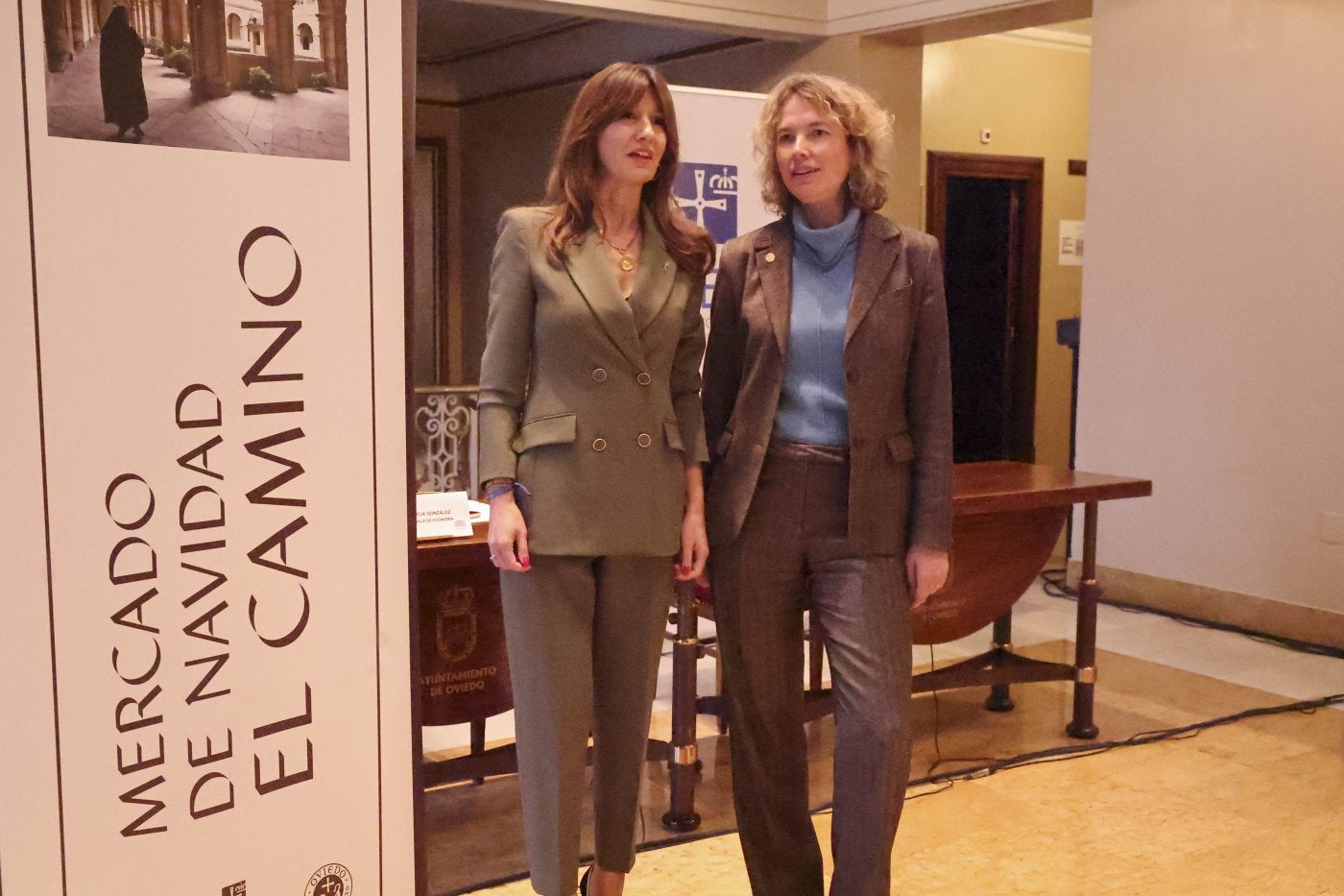 Leticia González y Alejandra Salinas, durante la presentación en el Salón de Té del Campoamor.