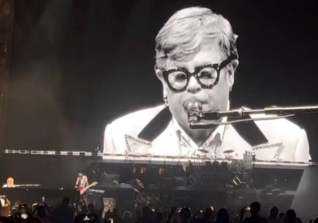 Elton John durante un concierto en Barcelona.