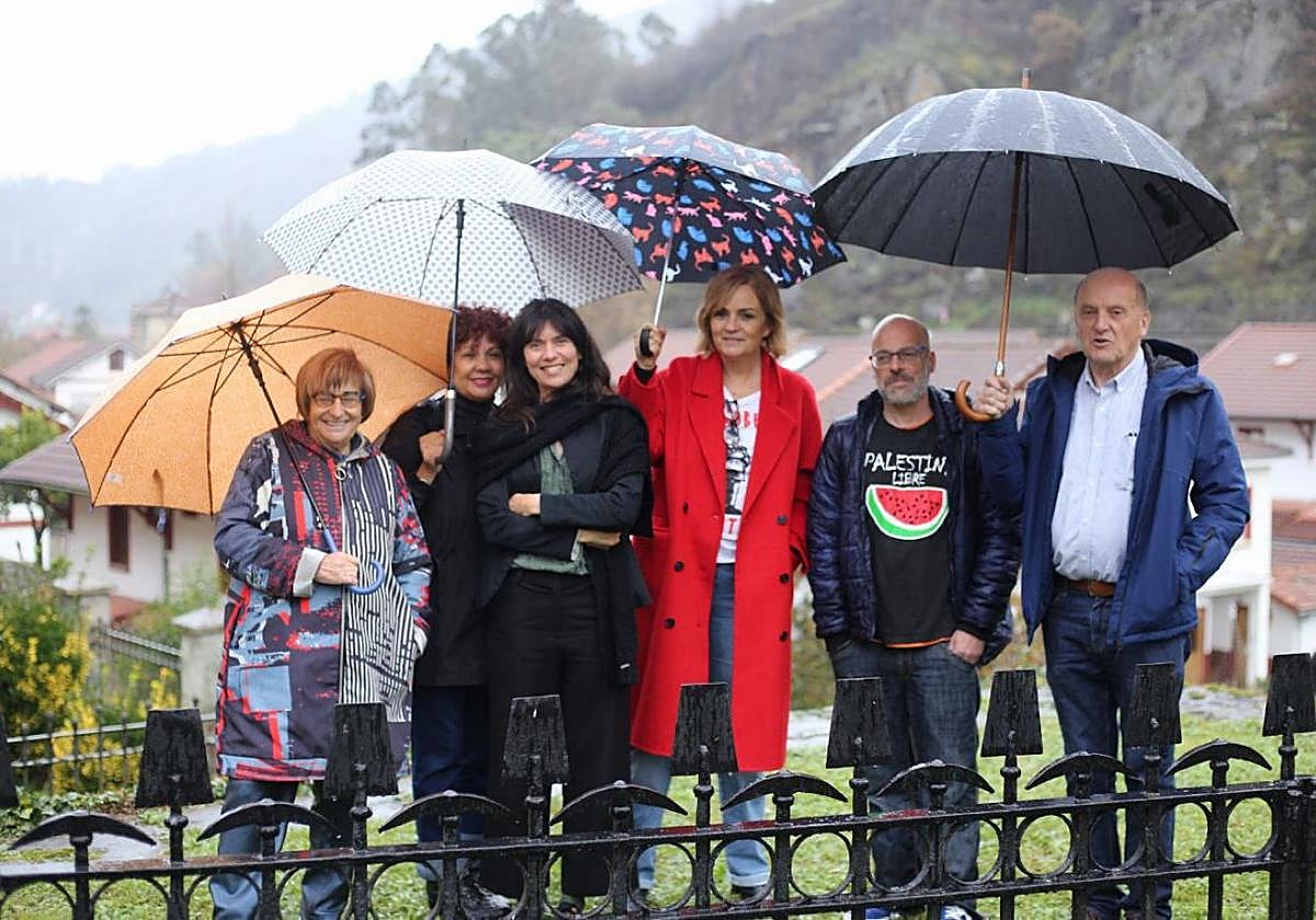 Menchu Arias, Carmen Fernández, Laura Tuero, Covadonga Tomé, Manuel Vicente y Miguel Fernández.