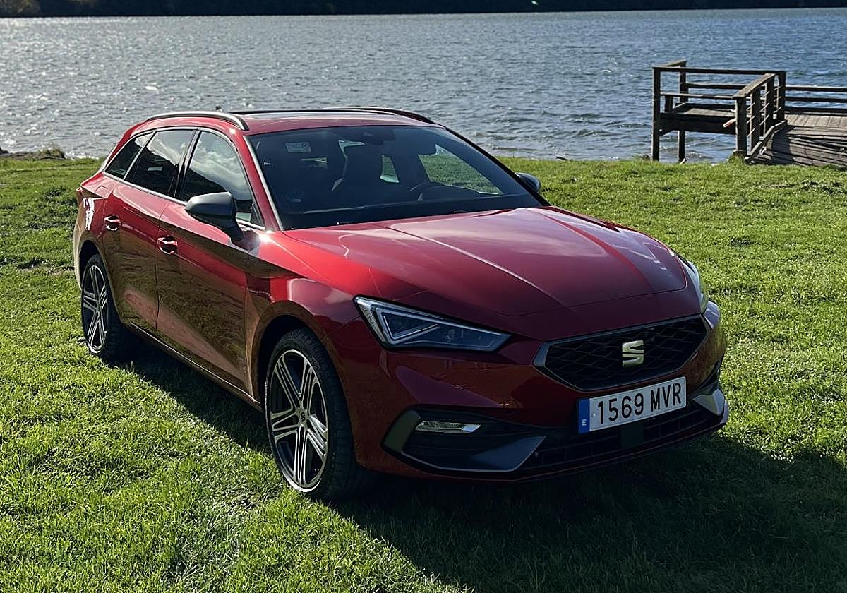 El nuevo SEAT León tiene un precio de acceso con promociones y descuentos de 36.450 euros, y la cuota mensual se sitúa en 180 euros.