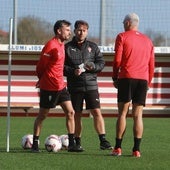 Albés: «Mañana el Sporting tiene que apretar en Santander, las victorias traen más victorias»