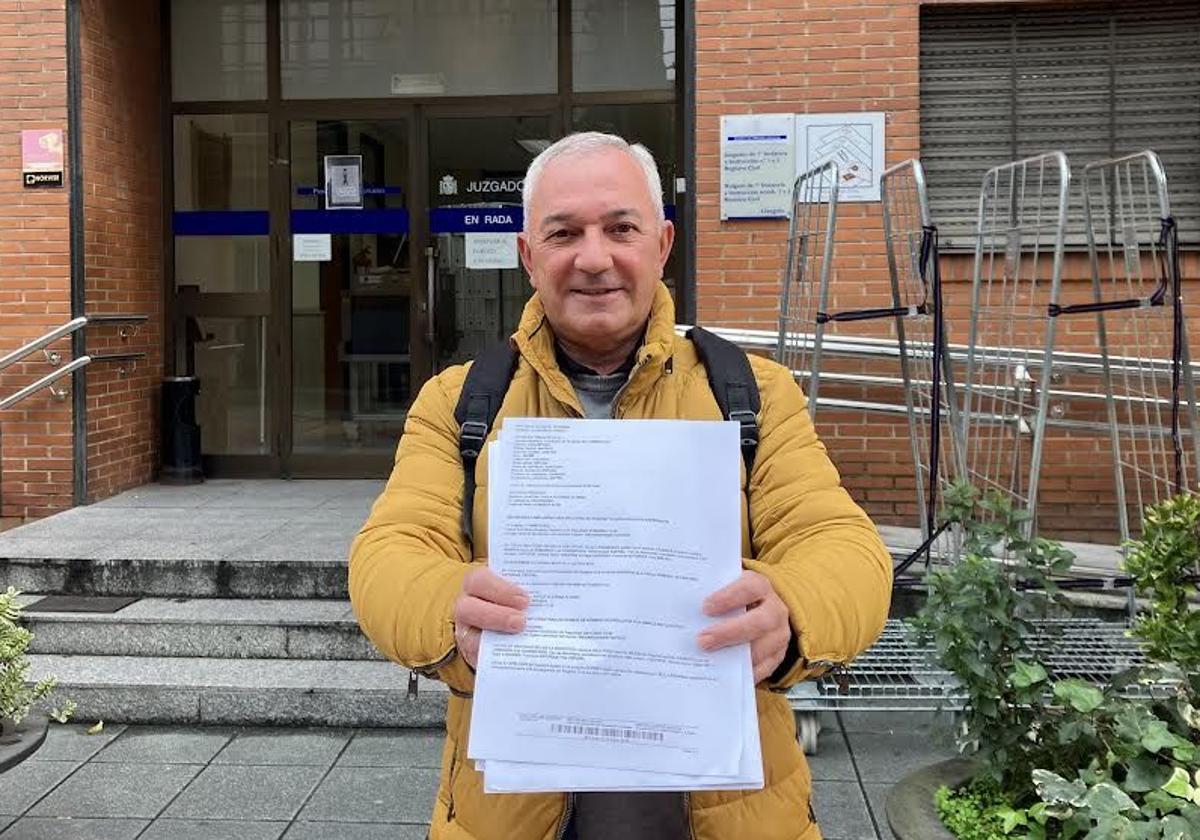 Seis años para recuperar su nombre en asturiano: «Llámome Xicu, no Francisco»