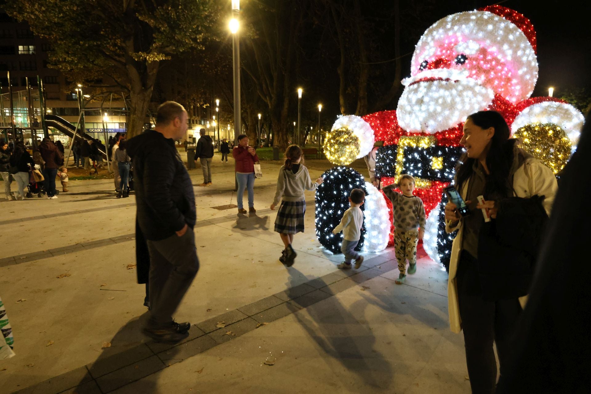 Las luces de Navidad de Avilés, en imágenes