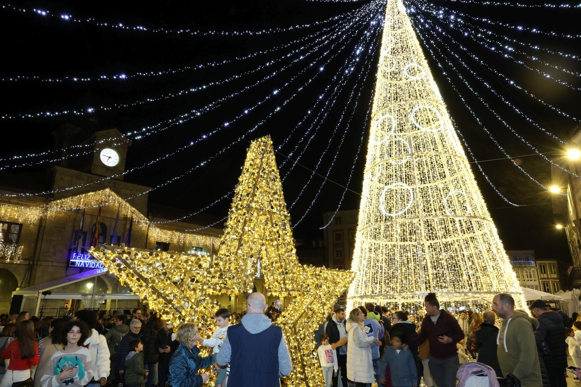 Avilés ilumina el sentido de la Navidad