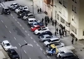 Despliegue policial en el Polígono de Pumarín en Gijón.