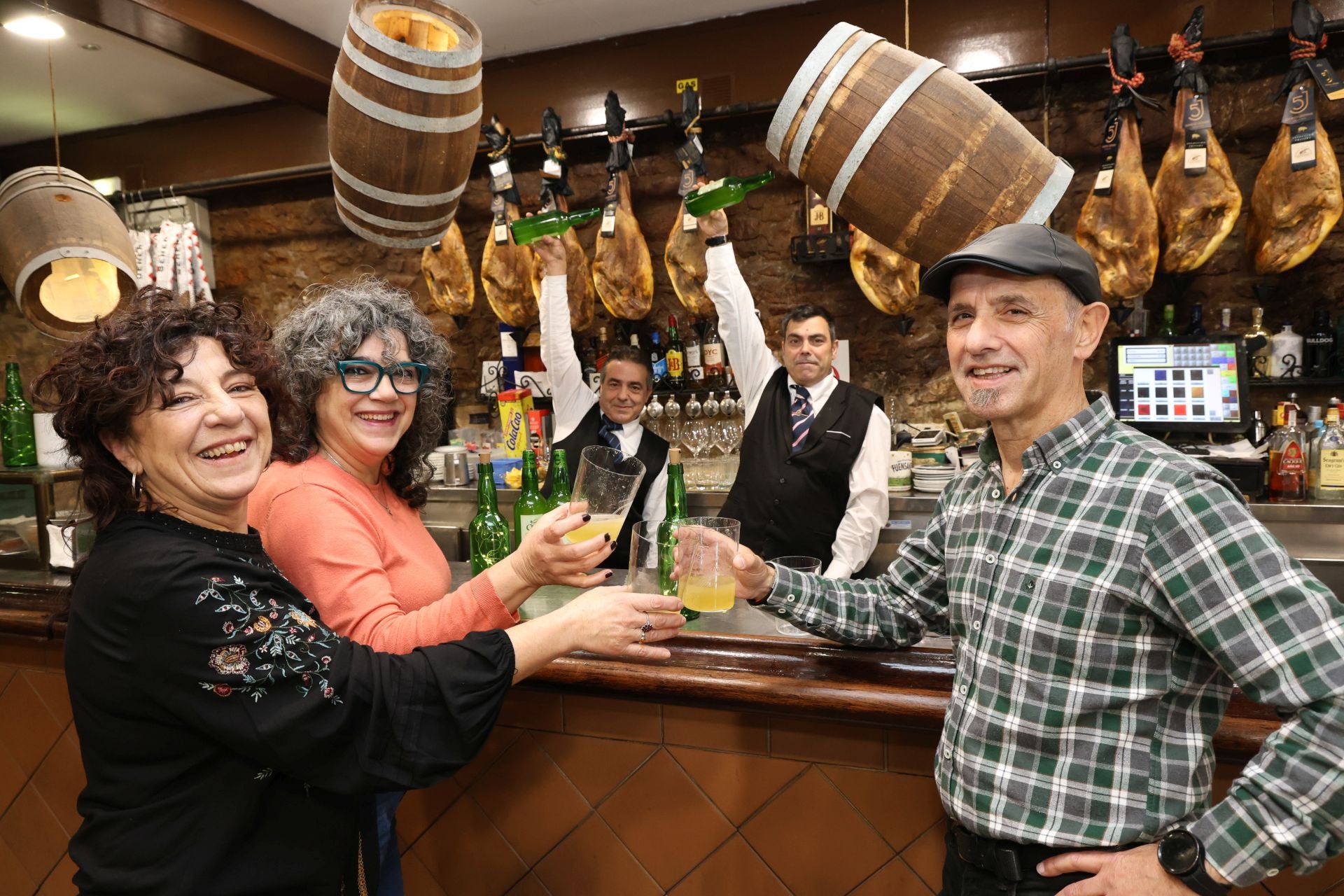 Asturias escancia alegría por la fiesta de la sidra