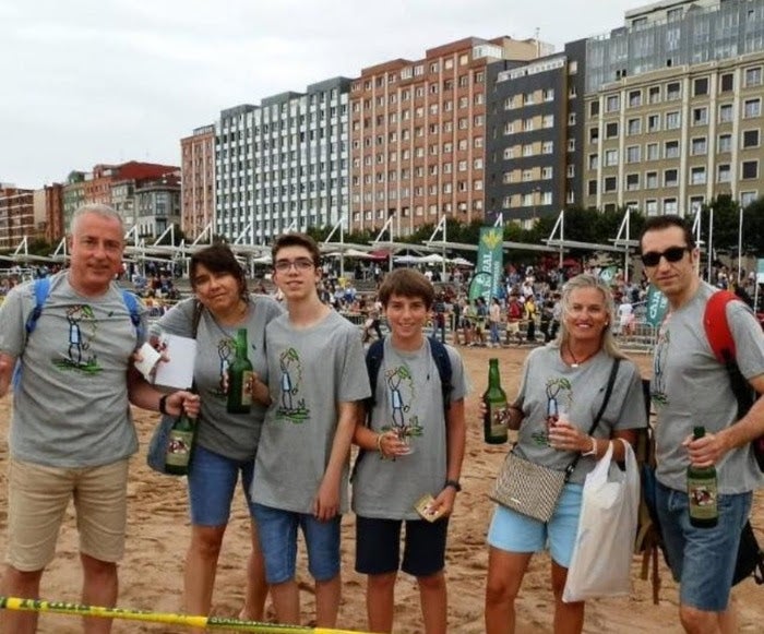 Récord de escanciado, apoyando a la sidra Asturiana como patrimonio de la humanidad