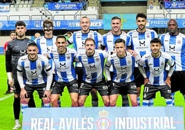 Equipo titular del Real Avilés Industrial en el partido del sábado ante el Rayo Cantabria en el Suárez Puerta.