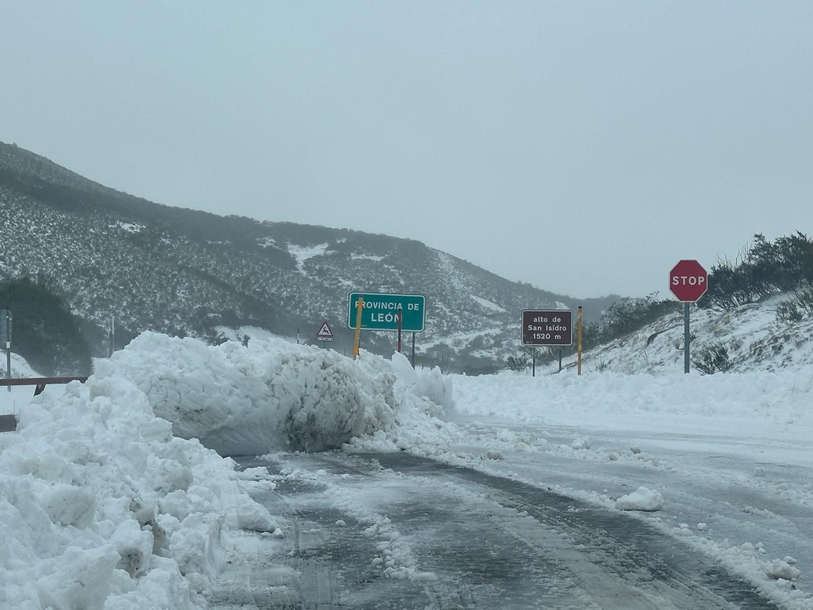 El primer temporal invernal en Asturias: nieve, fuerte viento y lluvia