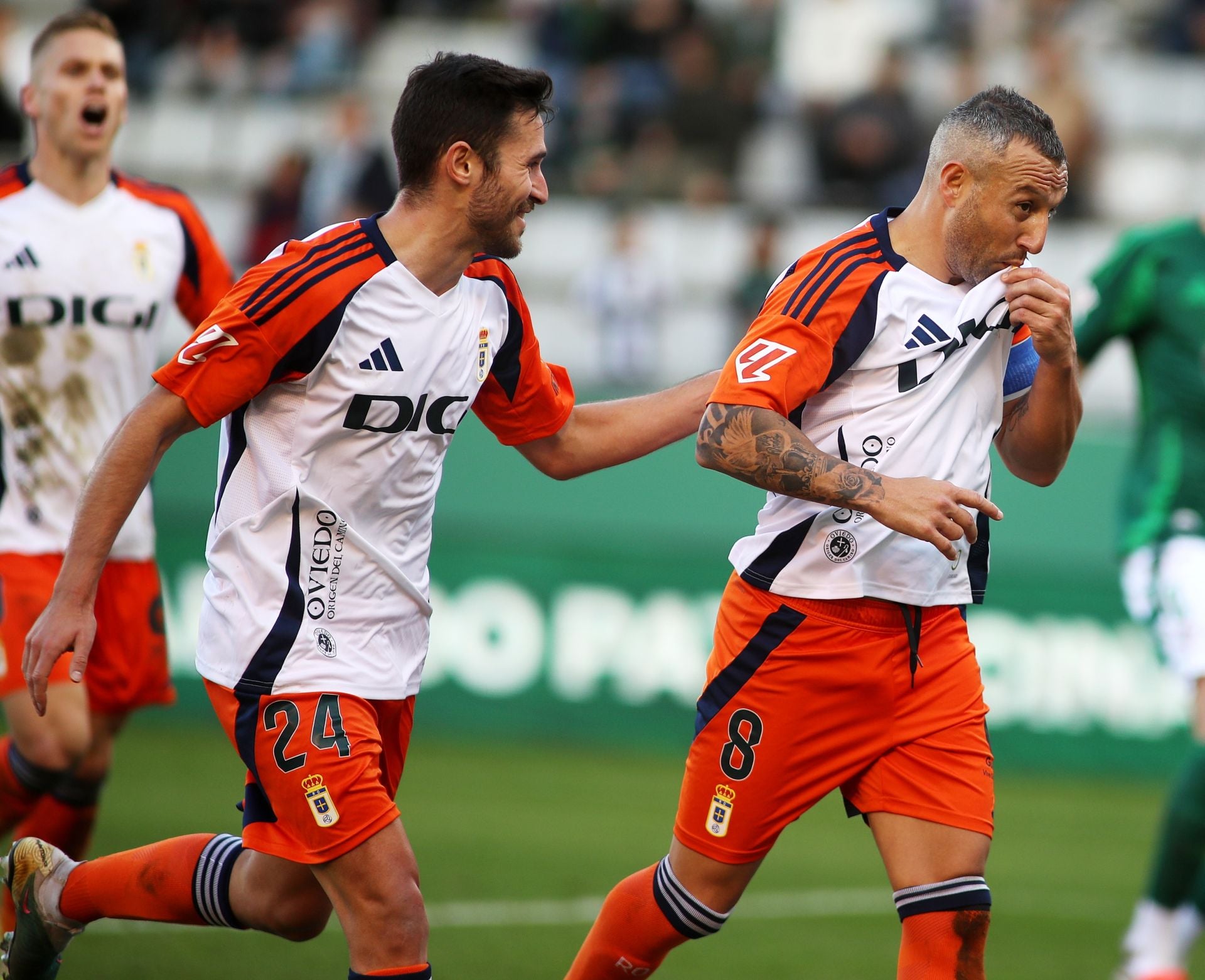 El atacante azul lanzó el penalti ya con la herida que había sufrido en una acción con un contrario.