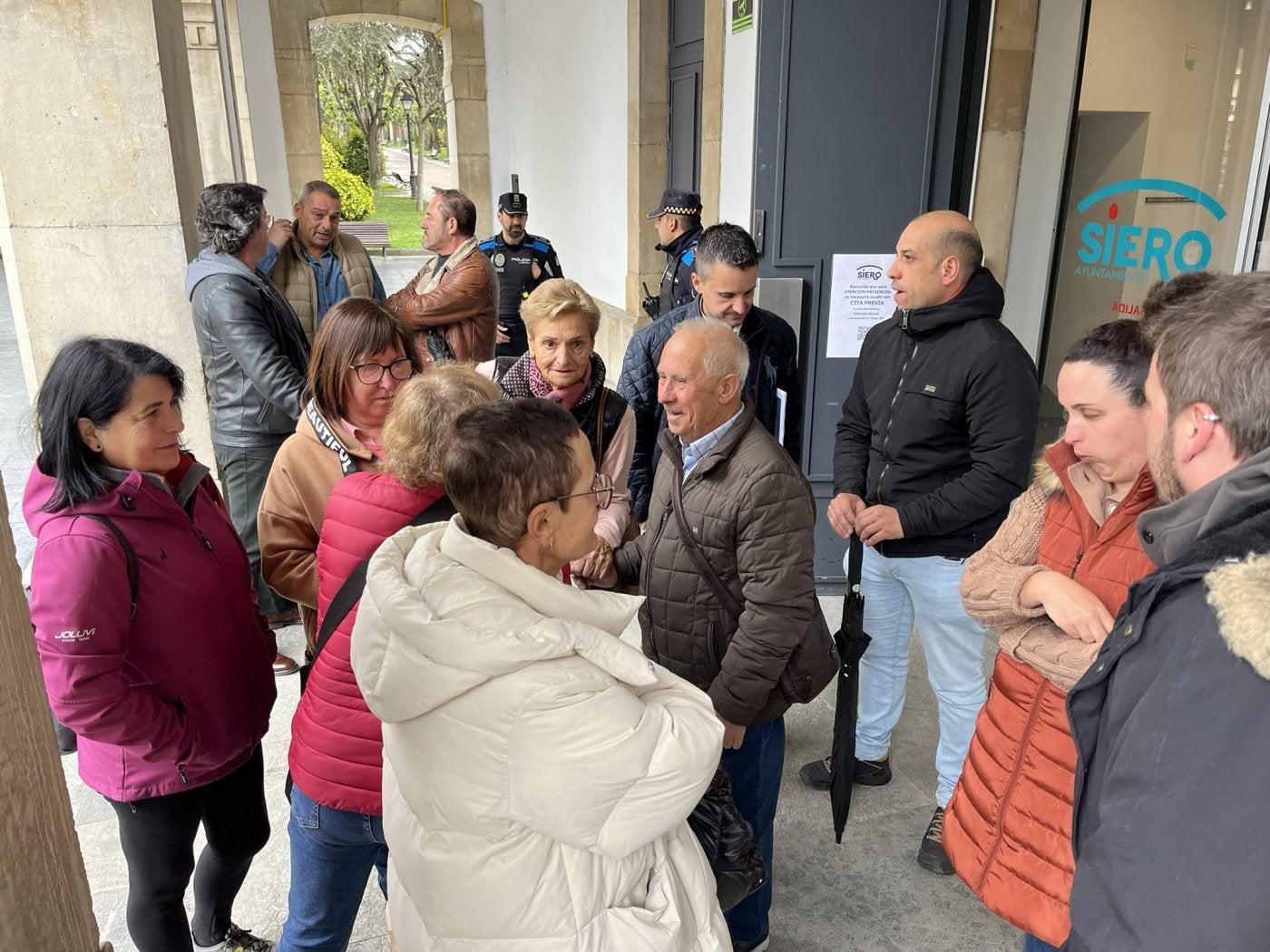 Parte de los vecinos afectados, durante una de las protestas que han llevado a cabo.