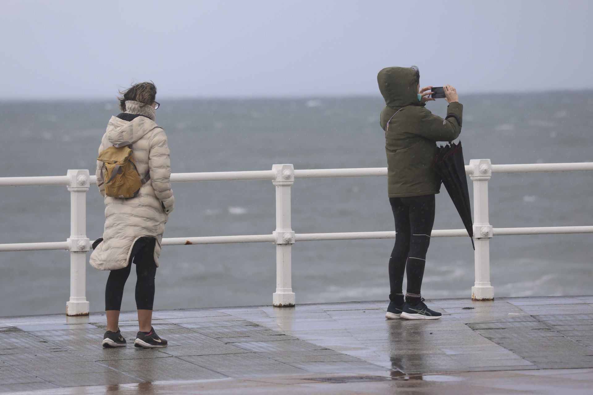 Nieve, lluvia y mucho frío en lo peor del temporal en Asturias